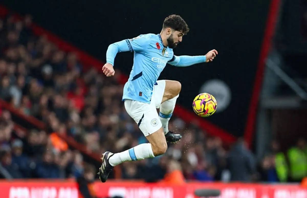 英超选手发挥出色,荣膺最佳MVP的简单介绍 英超选手发挥出色,荣膺最佳MVP的简单介绍