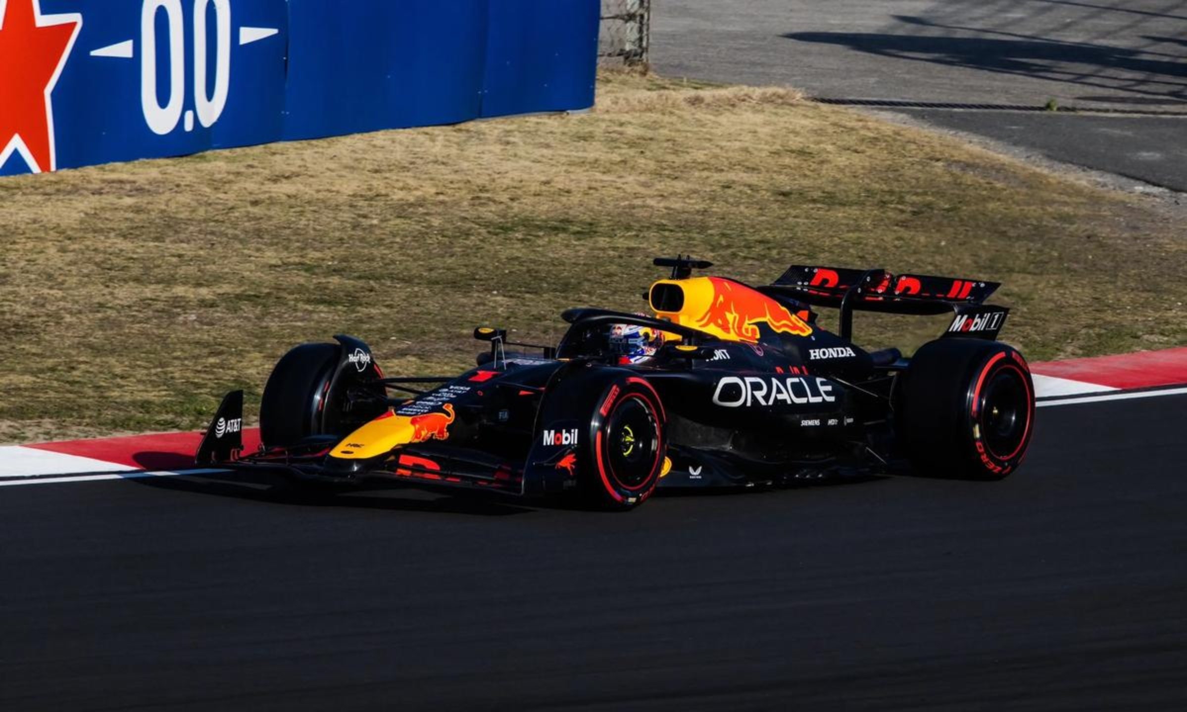 迈凯伦逆转红牛车队,汉密尔顿关键制胜 迈凯伦逆转红牛车队,汉密尔顿关键制胜