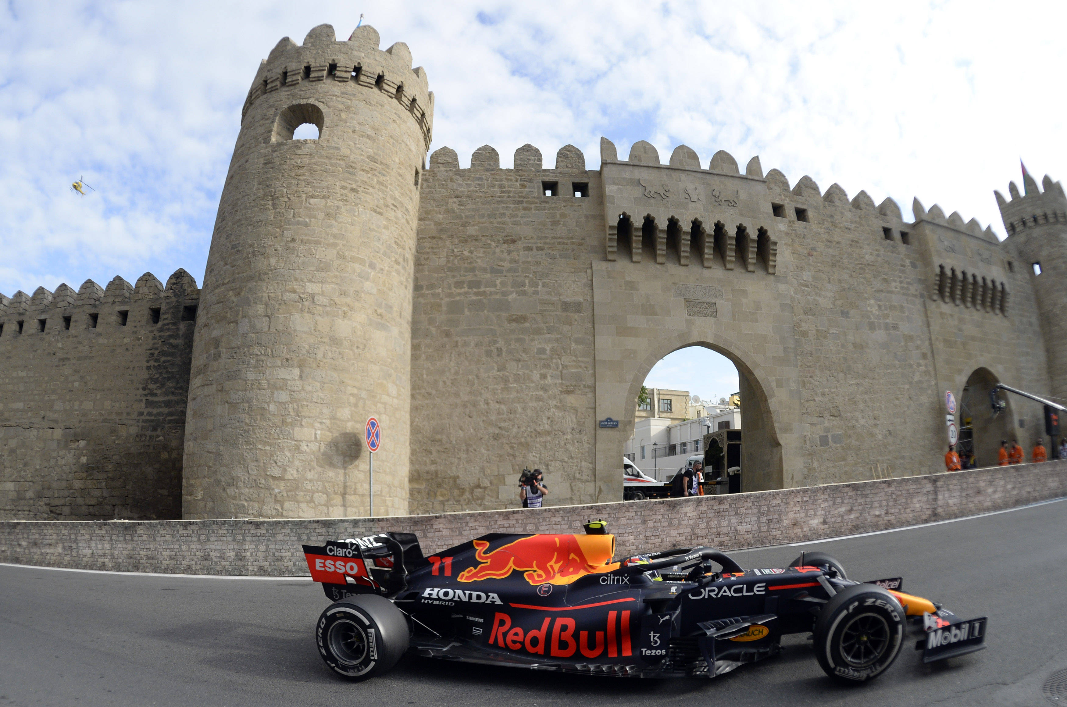 包含法拉利绝杀阿斯顿马丁，佩雷兹状态火热的词条