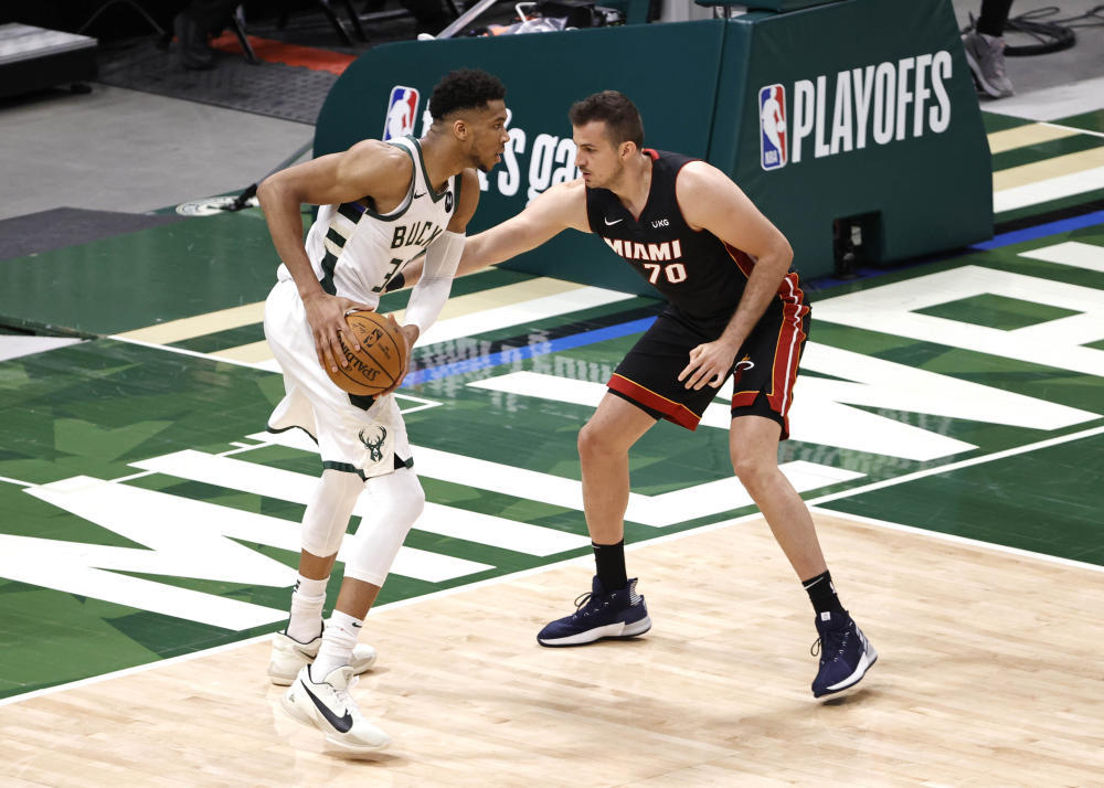 青岛队碾压热火,字母哥状态火热 青岛队碾压热火,字母哥状态火热