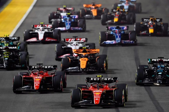 哈斯车队险胜索伯车队,汉密尔顿扛起全队 哈斯车队险胜索伯车队,汉密尔顿扛起全队