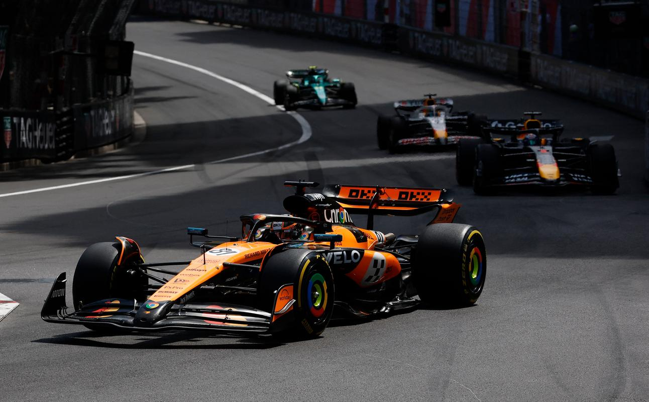 红牛车队险胜阿斯顿马丁,佩雷兹刷新纪录 红牛车队险胜阿斯顿马丁,佩雷兹刷新纪录