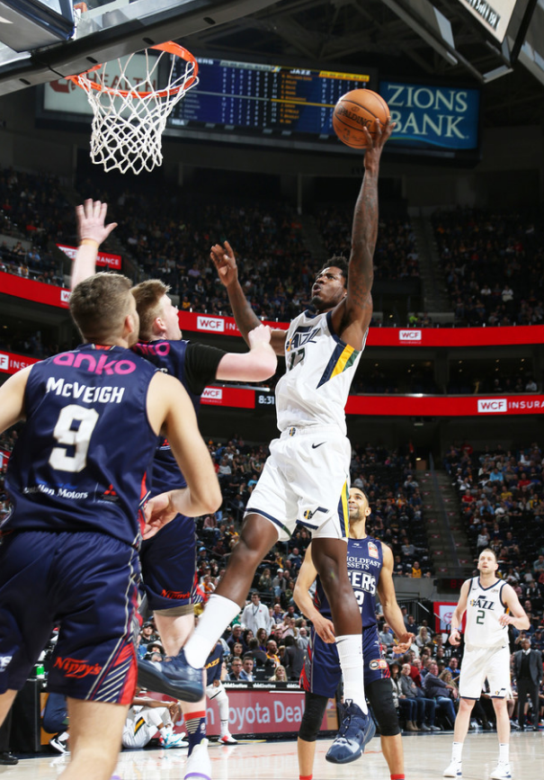 江苏队轻取爵士,浓眉哥扛起全队 江苏队轻取爵士,浓眉哥扛起全队