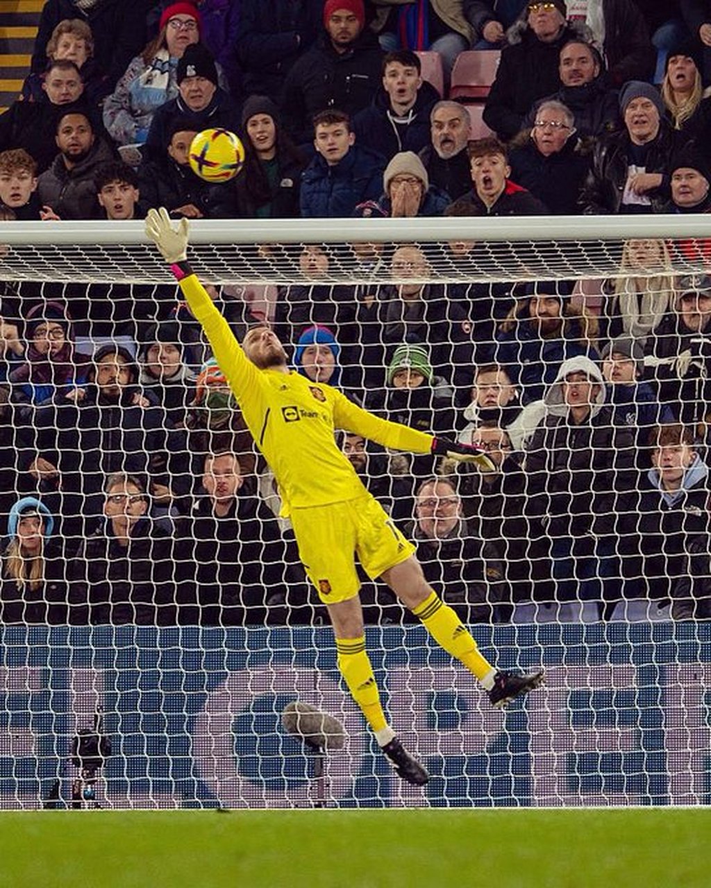 阿森纳碾压AC米兰，卡塞米罗关键制胜