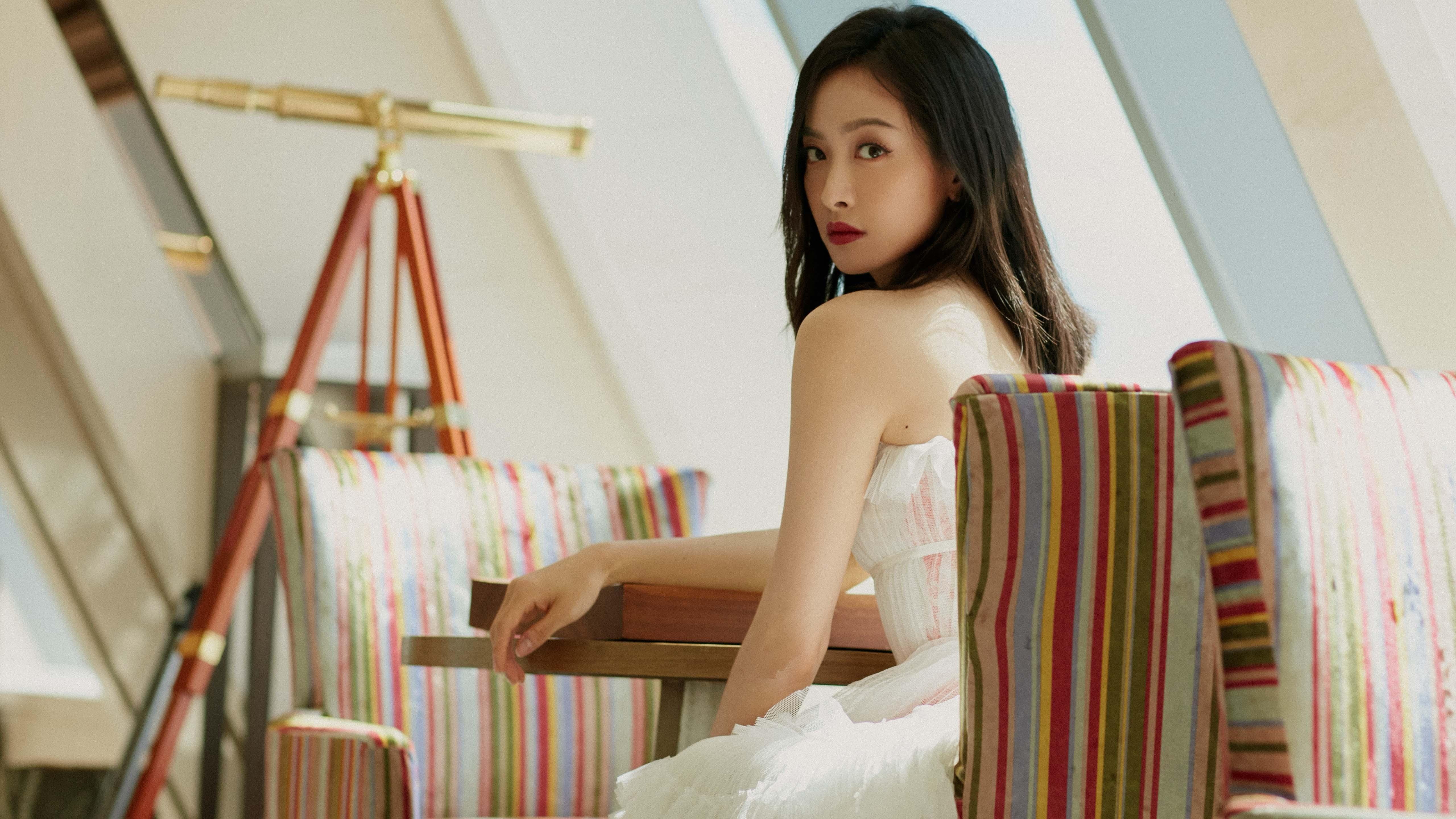 蓝色工装逆袭橙色贵族,哈斯碾压红牛二队,诺里斯上演赛道艺术