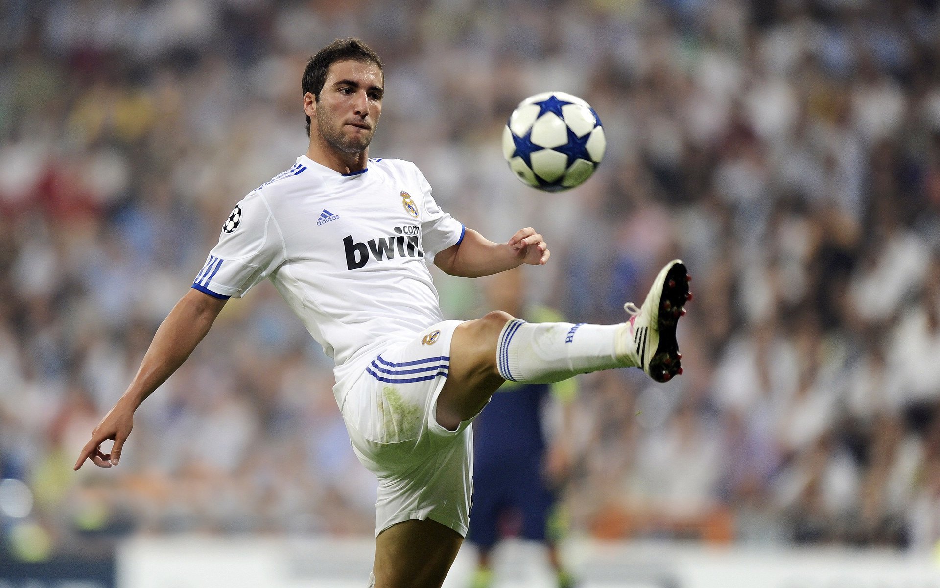 上海队的压制与乔治的接管,篮球赛场上的传奇时刻